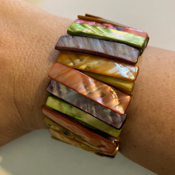 Multicolor Shell Bracelet - Picture 2 of 7